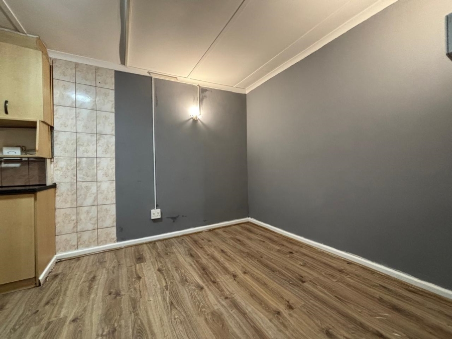 5 Bedroom Property for Sale in Electric City Western Cape